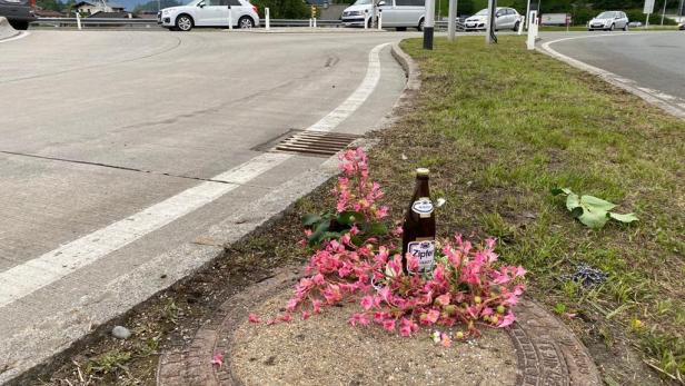 Bier-Freund errichtet nach Lkw-Unfall eine Pilgerstätte