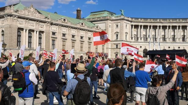Rund 500 FPÖ-Fans demonstrierten gegen Corona-Maßnahmen
