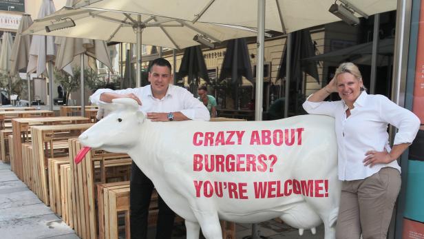 Robert und Gabriele Huth halten zwei ihrer Lokale geschlossen – auf Rinderwahn-Burger müssen die Gäste aber nicht verzichten