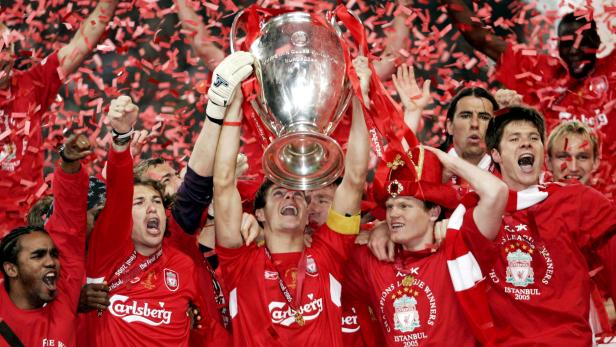 FILE PHOTO: Liverpool's Steven Gerrard lifts the Champions League trophy with his team mates celebrating around him