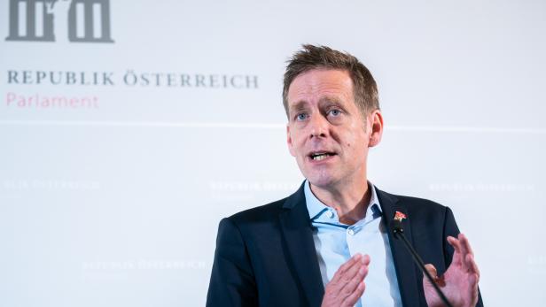 SPÖ-Budgetsprecher Krainer: "Republik wäre zahlungsunfähig geworden"
