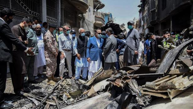 Überlebender schildert Flugzeugabsturz vor Karatschi: "Menschen haben gebetet"