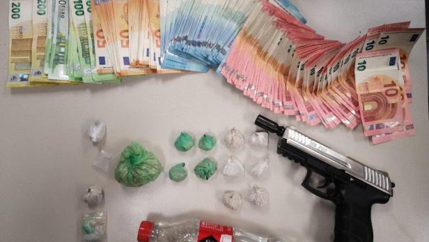 Drogendeals: Polizei nimmt acht Verdächtige fest
