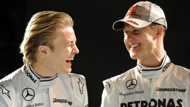 Rosberg und Schumacher bei der Präsentation 2010