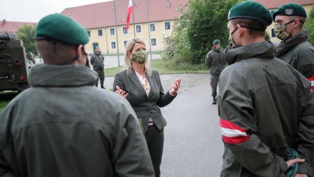 ++HANDOUT++ NIEDERÖSTERREICH: VERTEIDIGUNGSMINISTERIN TANNER BESUCHTE SOLDATEN DES JÄGERBATAILLONS 33 IN ZWÖLFAXING