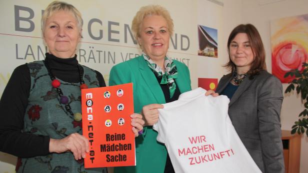 Frauenlandesrätin Verena Dunst, Mag.a Karina Ringhofer (Leiterin Referat für Frauenangelegenheiten) und Jutta Zagler (Leiterin MonA-Net)