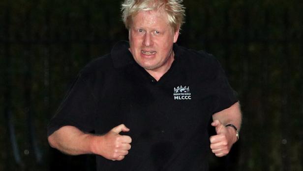 Premier Johnson darf im Garten der Queen joggen 
