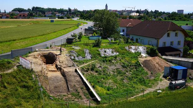 Ausgrabung eines römischen Kalkbrennofens in Lauriacum/Enns.