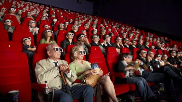 BILD zu OTS - Kinopublikum mit 3D-Brillen