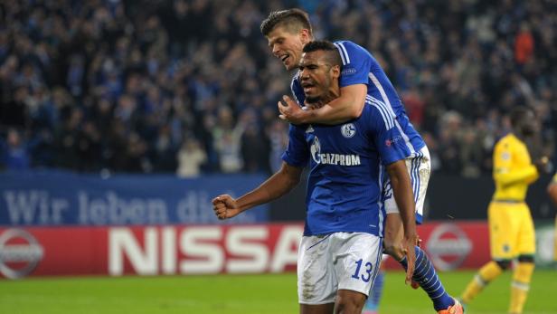 Nervenstark: Schalke- Stürmer Choupo-Moting verwertete einen Elfmeter in letzter Sekunde.
