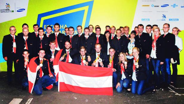 35 Fachkräfte und ihre Unterstützer bei den WorldSkills in Sao Paulo.