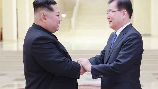 Nordkoreas Machthaber Kim Jong-un und  Südkoreas nationaler Sicherheitsberater Chung Eui-yong