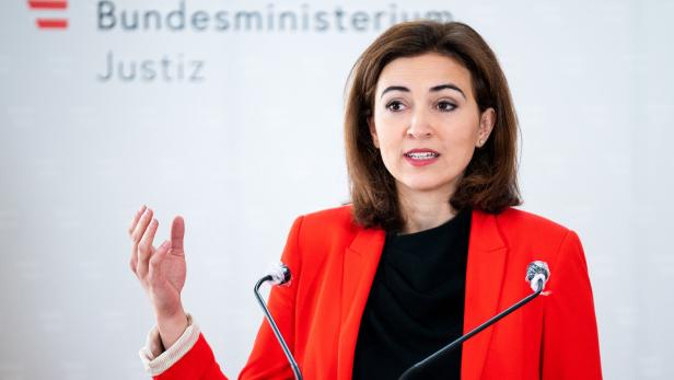 Enthaftung nach Vergewaltigung: ÖVP will Antworten von Zadic