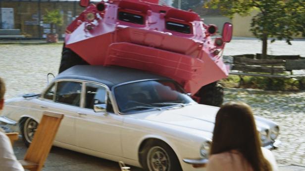TNT Glitz Pink Panzer Awareness Kampagne TV-Spot Kader 5