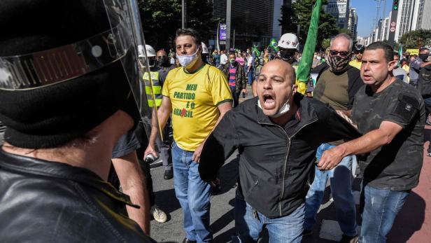 Krawalle zwischen Bolsonaro-Anhängern und Gegnern in Brasilien