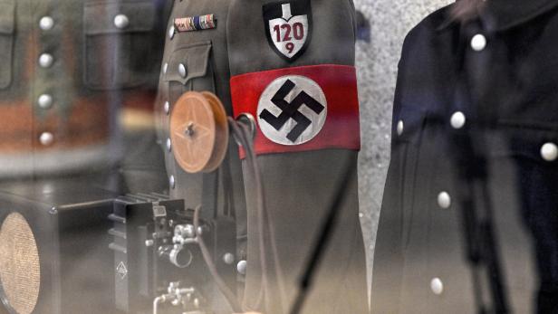 Heeresgeschichtliches Museum: Zu viele Hakenkreuze und Hitler-Bilder