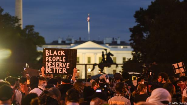 Zahlreiche Menschen protestieren in Washington gegen Polizeigewalt