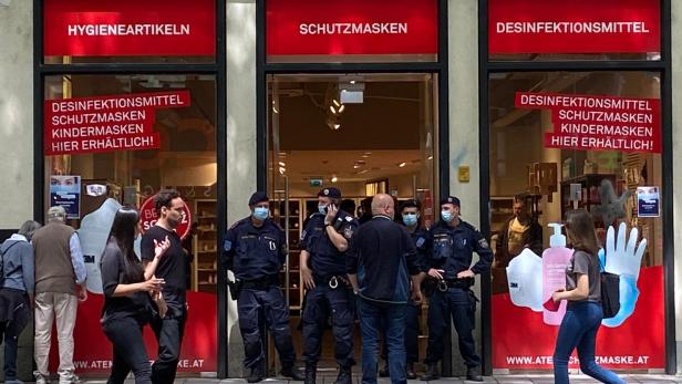 Betrugsverdacht: Razzia in zwei Maskengeschäften in Wien