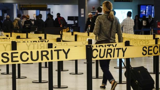 Sicherheitskontrolle am Flughafen New York.