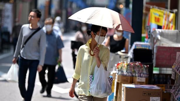 Extreme Hitze in Japan: Warnung beim Tragen von Schutzmasken