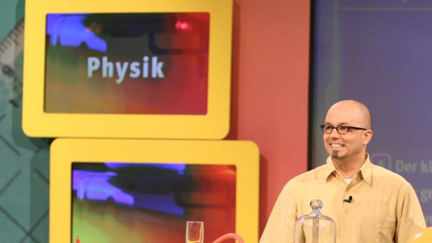 Physiker Martin Apolin macht Physik anschaulich. So auch in der ORF-Sendung &quot;Nie mehr Schule!&quot; mit Gerold Rudle.