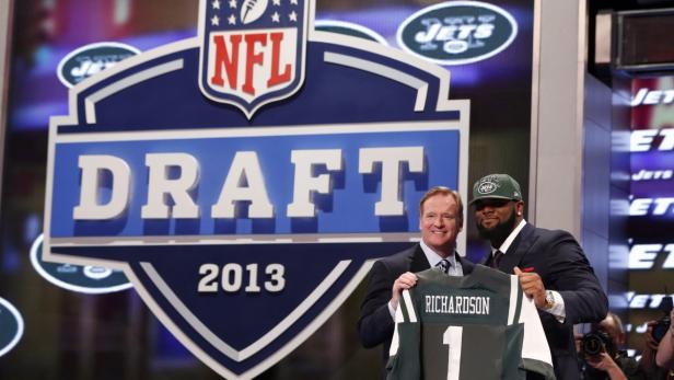 Sheldon Richardson from the University of Missouri stands with NFL Commissioner Roger Goodell after being selected by the New York Jets as the 13th overall pick in the 2013 National Football League (NFL) Draft at Radio City Music Hall in New York, April 25, 2013. REUTERS/Shannon Stapleton (UNITED STATES - Tags: SPORT FOOTBALL)