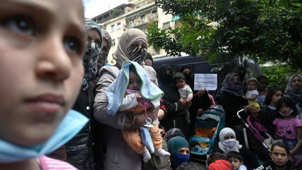 Asylwerberinnen in Griechenland drohen nach einer Entscheidung der Regierung ihre Unterkünfte zu verlieren.