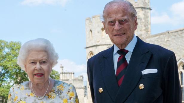 Gehört das so? Foto-Panne bei Queen Elizabeth und Prinz Philip