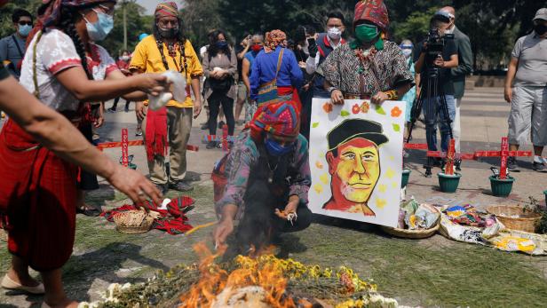 Mayas versammelten sich in Gedenken an den getöteten Priester in Guatemala-Stadt
