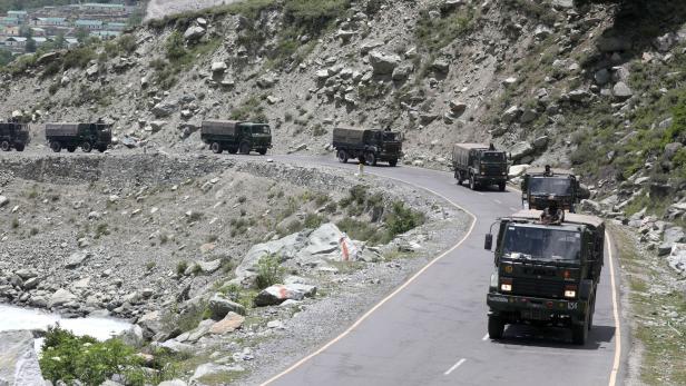 Indische Truppen auf dem Weg nach Ladakh