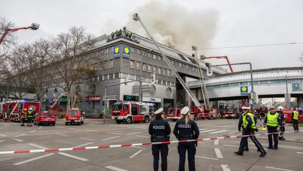 Brand im Donauzentrum: Diversion für Hilfsarbeiter