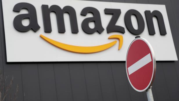 Amazon bans police use of face recognition technology
