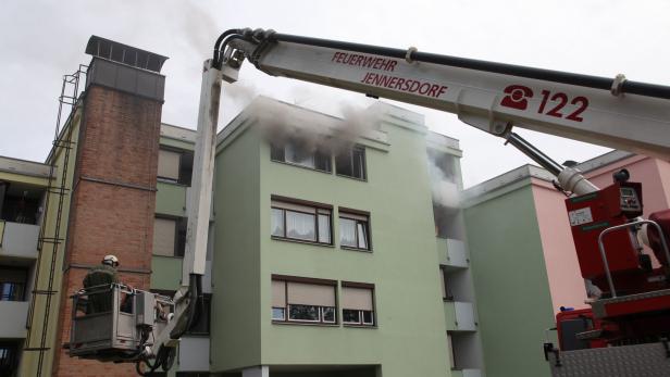Feuerwehr rettet 4 Bewohner bei Wohnhausbrand in Jennersdorf