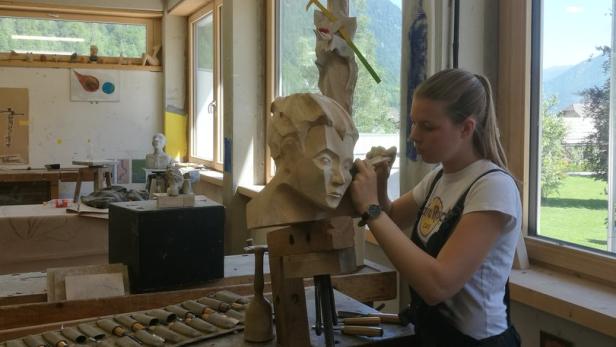 Theresa Bauer macht kommendes Schuljahr in Hallstatt den Meister in Bildhauerei