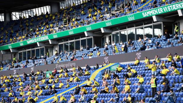 3.000 Fans in Abständen sahen das Derby in Kopenhagen