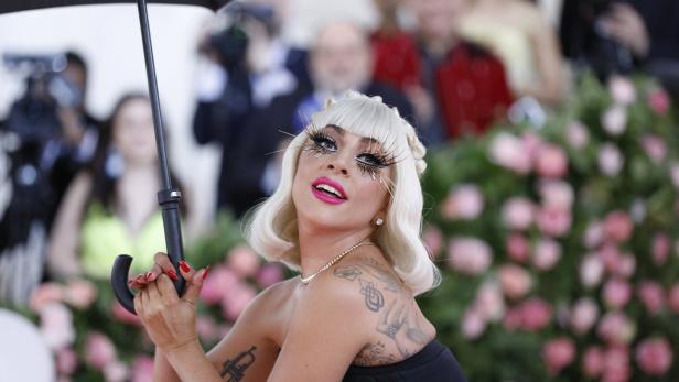 Wie ein Fan es schaffte, Lady Gaga ihre Lederjacke abzuluchsen