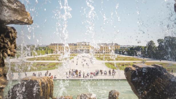 Brunnen und Sprühnebel: Kühle Brise in der Hot Town