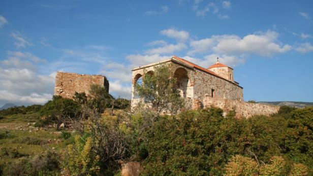 Mittelalterliche Kapellen und Burgruinen prägen das Bild auf Chios