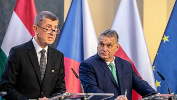 Tschechiens Premier Andrej Babis (l.) und Ungarns Regierungschef Viktor Orban