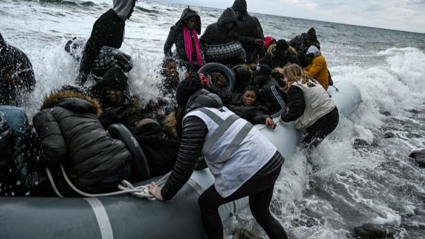 Lesbos: Offenbar schwimmende Barrieren gegen Migranten geplant
