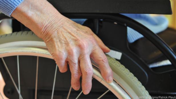 Es muss nicht im Rollstuhl enden: Frühe Diagnose und Therapie sind essenziell