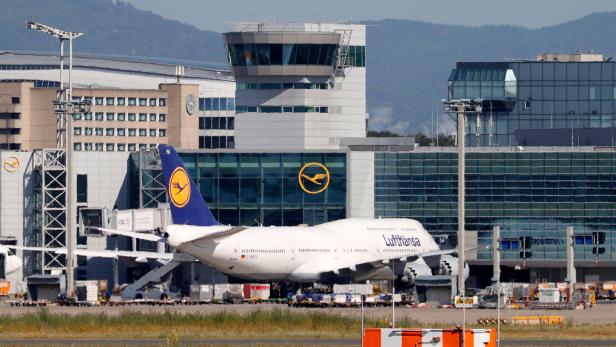 Germany and Lufthansa agree to a rescue deal