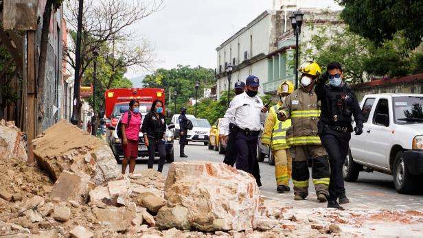 At least two dead after 7.5 earthquake in southern Mexico