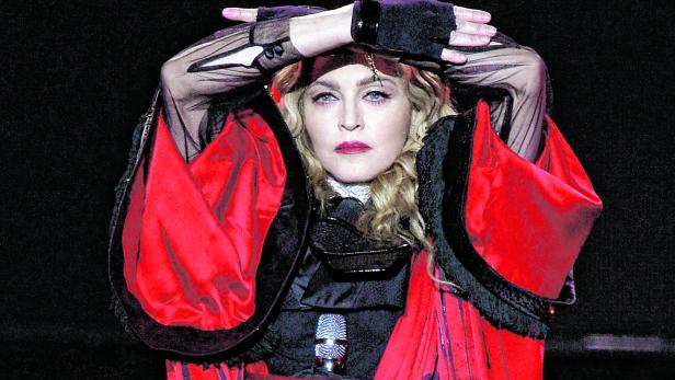 Madonna cancels shows over 'pain'