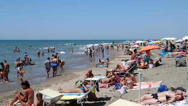 Hot Sunday at the Beach in Rome