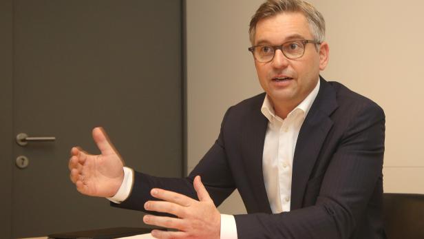 Luftfahrt-Staatssekretär Magnus Brunner verteidigt Mindestpreis