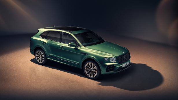 new_bentayga_-_alpine_green_-_5.jpg