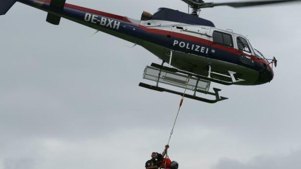 NÖ: Polizeihubschrauber rettete Pärchen von Insel