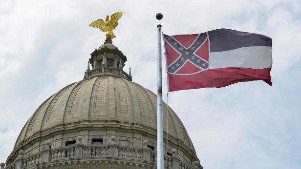Mississippi lowers old state flag at Capitol
