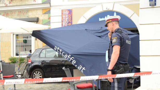 Auto fuhr mitten in Schanigarten: Sechs Verletzte
